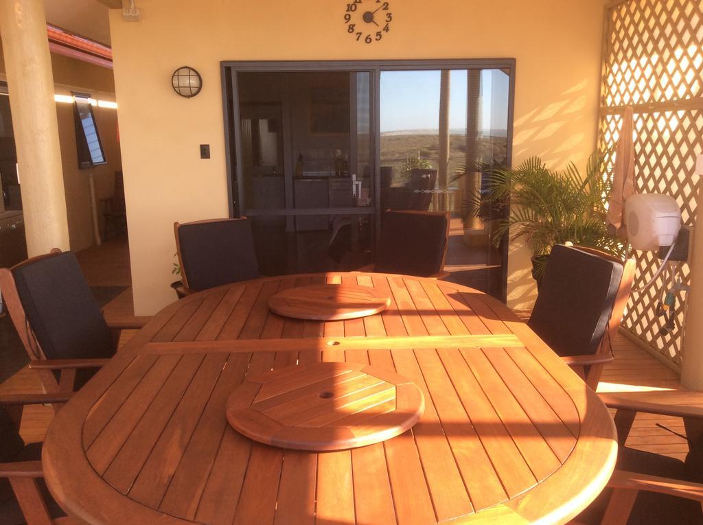 On The Deck @ Shark Bay Bed & Breakfast Denham Exterior photo